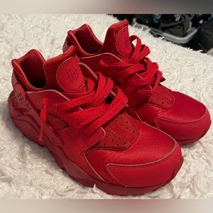 NIKE RED HUARACHE MEN 9 WOMEN 7.5